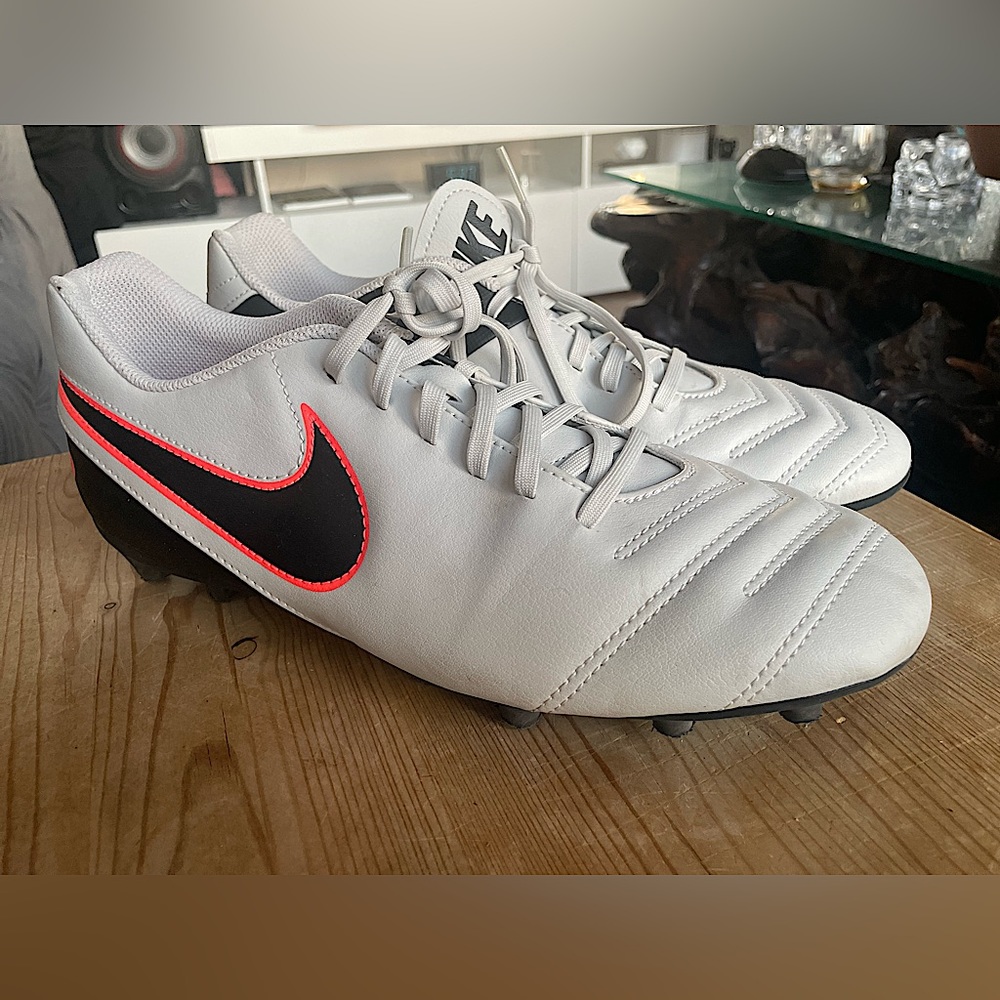Nike Tiempo Genio II Leather FG Soccer Cleats Size 9.5